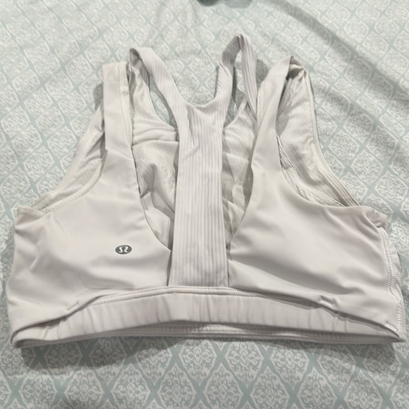 Lululemon High Neck Y-Back Train Bra
Medium Support, C/D Cup - Picture 4 of 7
